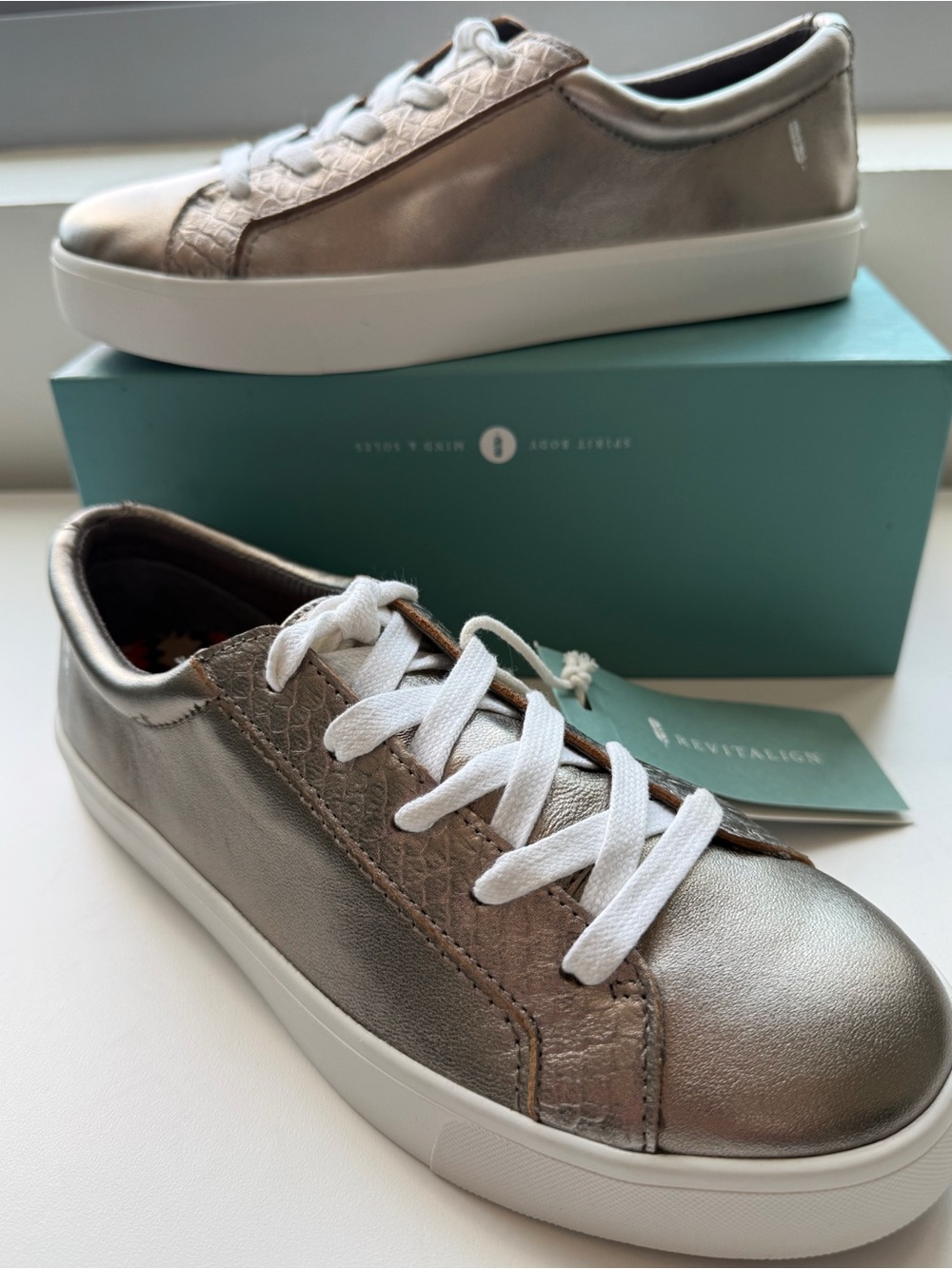 Revitalign Alameda Pewter Leather Orthotic Sneakers Sz 7 Metallic Comfort Shoes